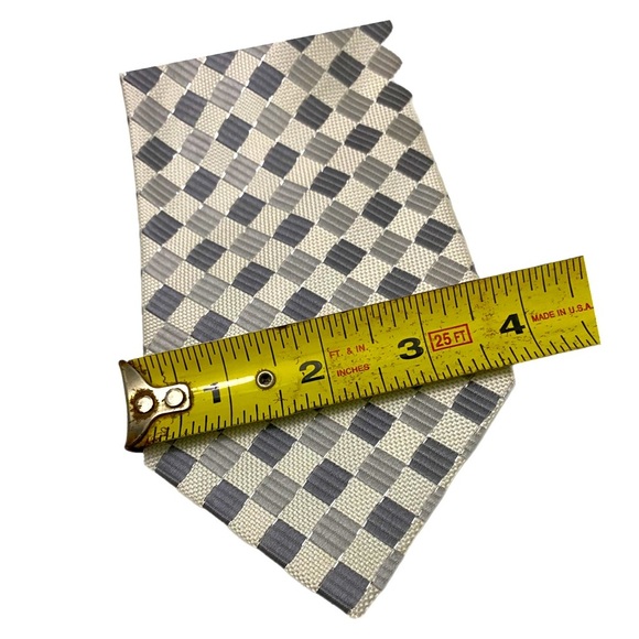 Van Heusen Silk Tie Hand Made Stain Resistant Tipped Pull String Bar Tac - Picture 9 of 11